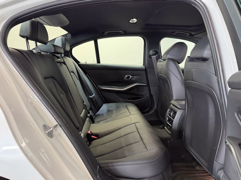 2024 BMW 3 Series 330i - Photo 17