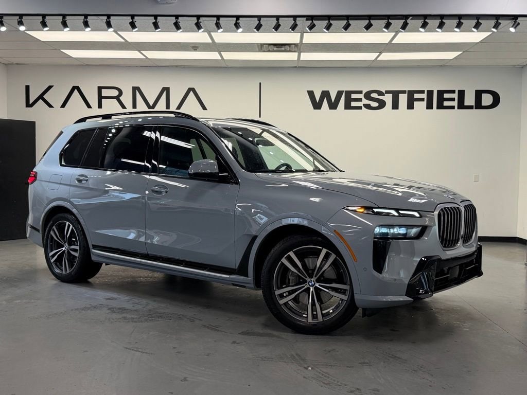 2023 BMW X7 xDrive40i's photo