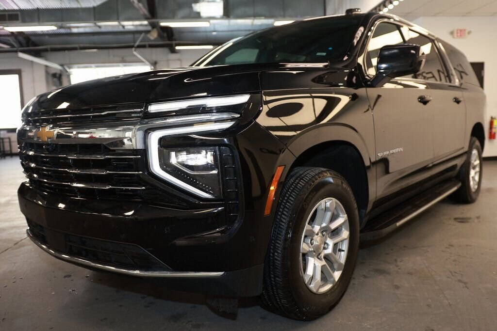 Used 2025 Chevrolet Suburban LT 4WD LT