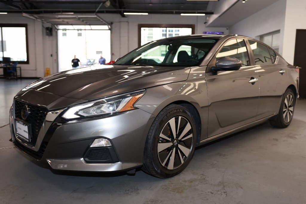 Used 2022 Nissan Altima 2.5 SV Sedan