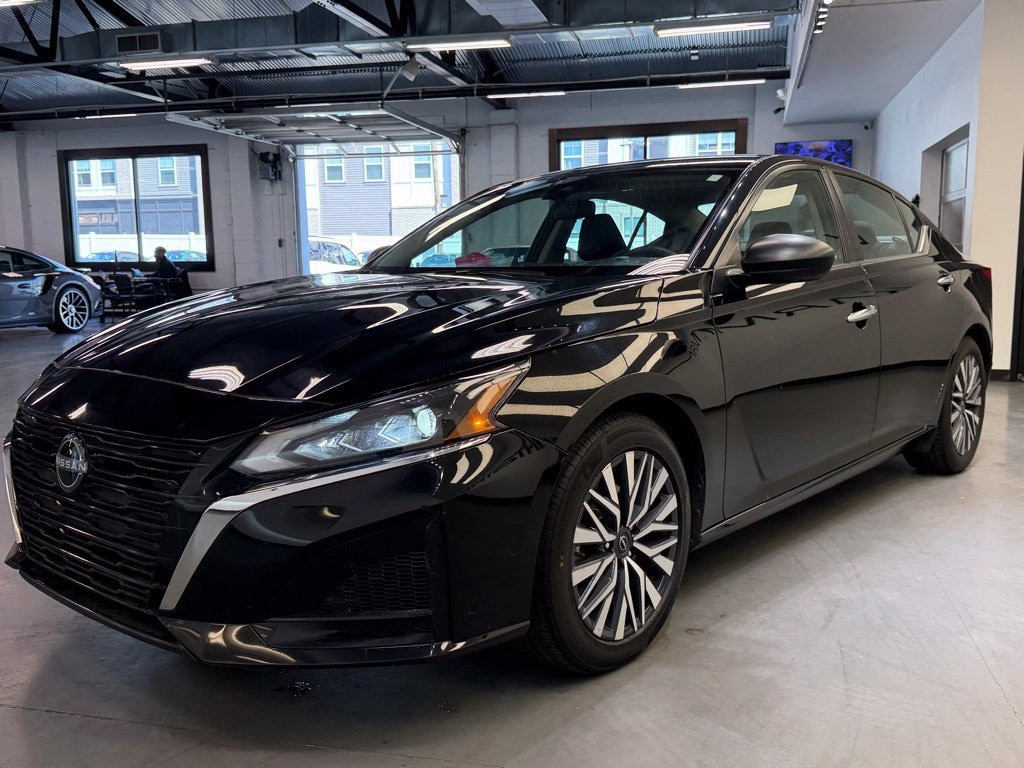 Used 2024 Nissan Altima 2.5 SV Sedan