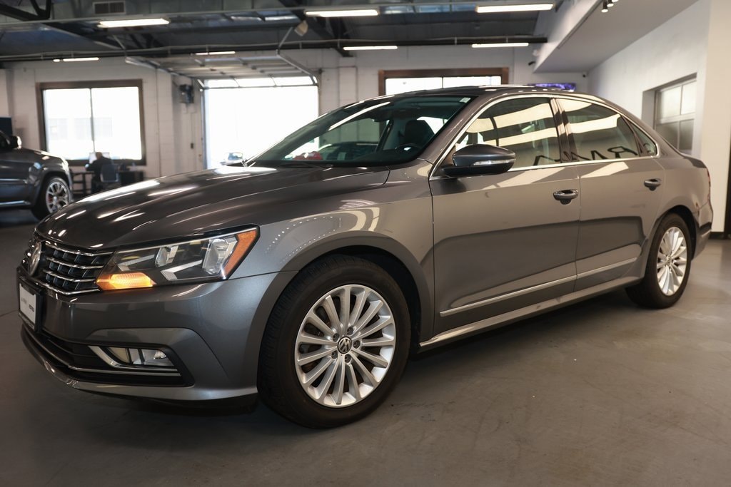 Used 2016 Volkswagen Passat 1.8T SE w/Technology Sedan