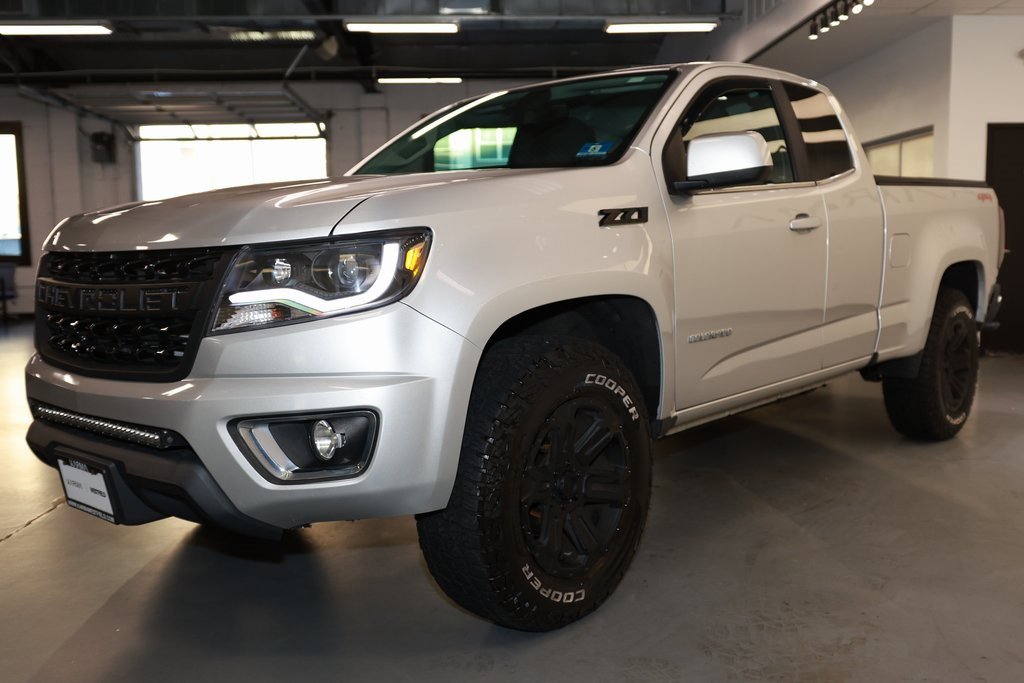 2018 Chevrolet Colorado LT photo 3