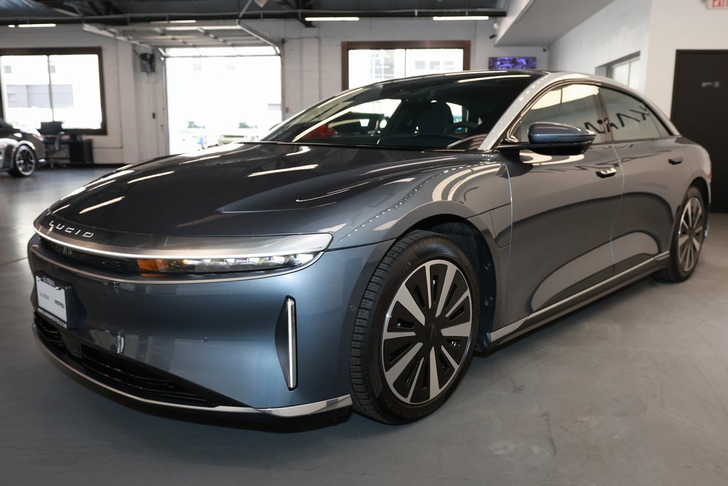 2025 Lucid Air Touring photo 3
