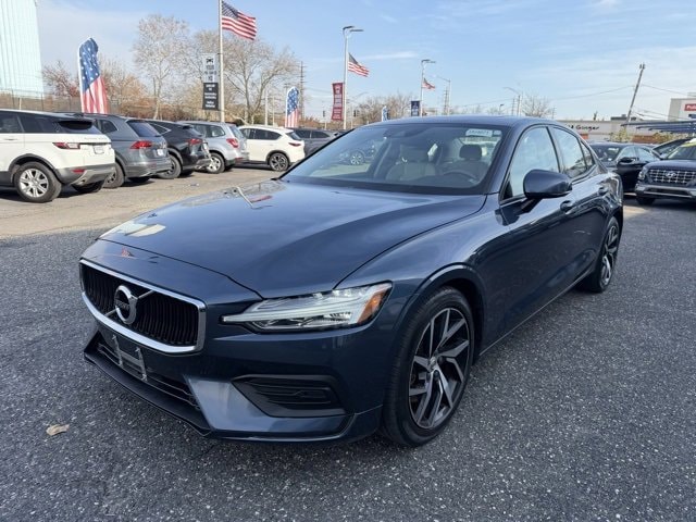 2020 Volvo S60 Momentum's photo