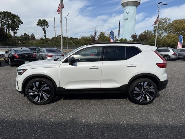 2024 Volvo XC40 Plus photo 2