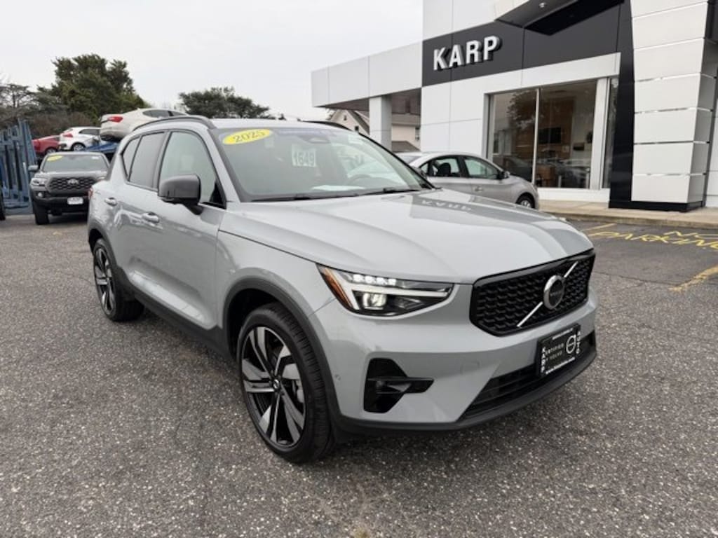 Certified 2025 Volvo XC40 B5 Ultra Dark Theme SUV