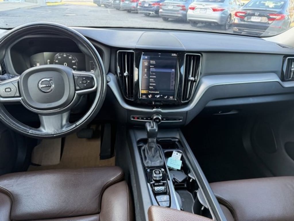 Used 2019 Volvo XC60 T5 Momentum SUV