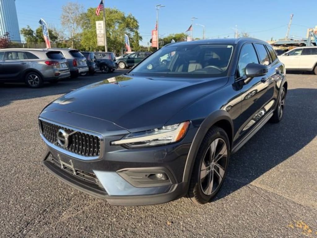 Used 2022 Volvo V60 Cross Country T5 AWD Wagon