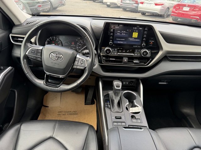 2021 Toyota Highlander XLE photo 2