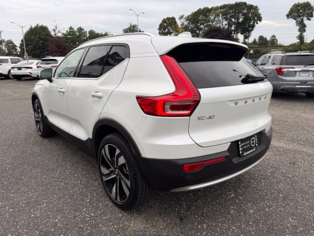 Used 2024 Volvo XC40 B5 Plus Bright SUV