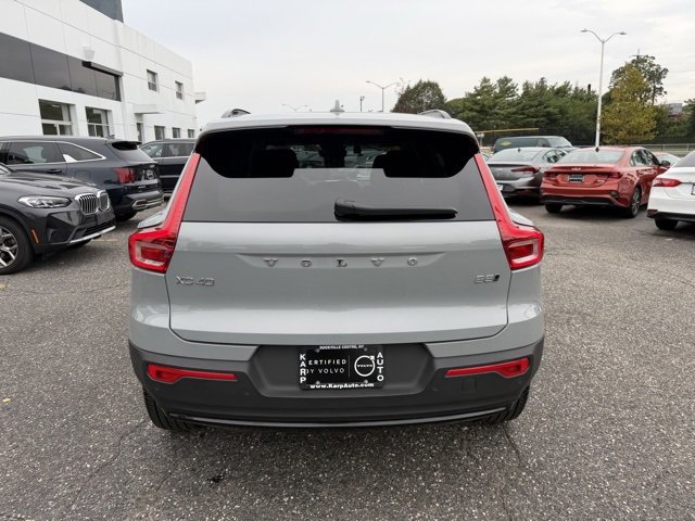 2025 Volvo XC40 photo 4