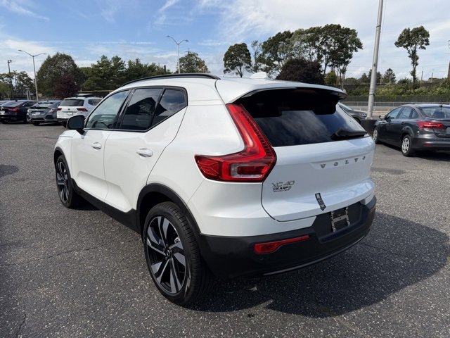 2024 Volvo XC40 Plus photo 3