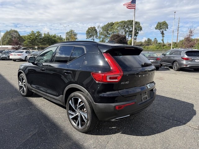 2020 Volvo XC40 T5 R-Design photo 3