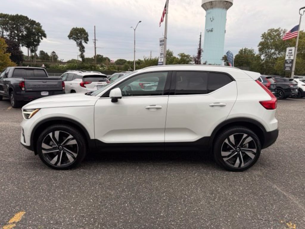 Used 2024 Volvo XC40 B5 Plus Bright SUV