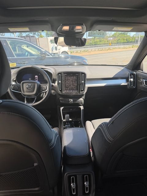 2026 Volvo XC40 Core - Photo 6