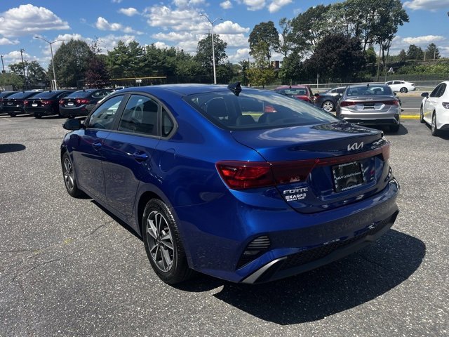 2023 Kia Forte LXS photo 3