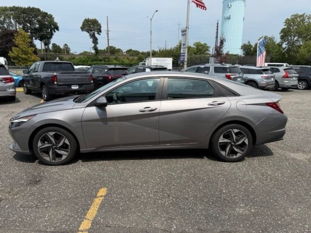 Used 2023 Hyundai Elantra SEL Sedan