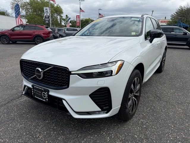 2024 Volvo XC60 B5 Core Dark Theme AWD's photo