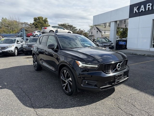 2020 Volvo XC40 R-Design's photo