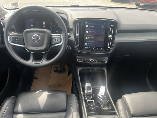 2023 Volvo XC40 AWD Plus photo 2
