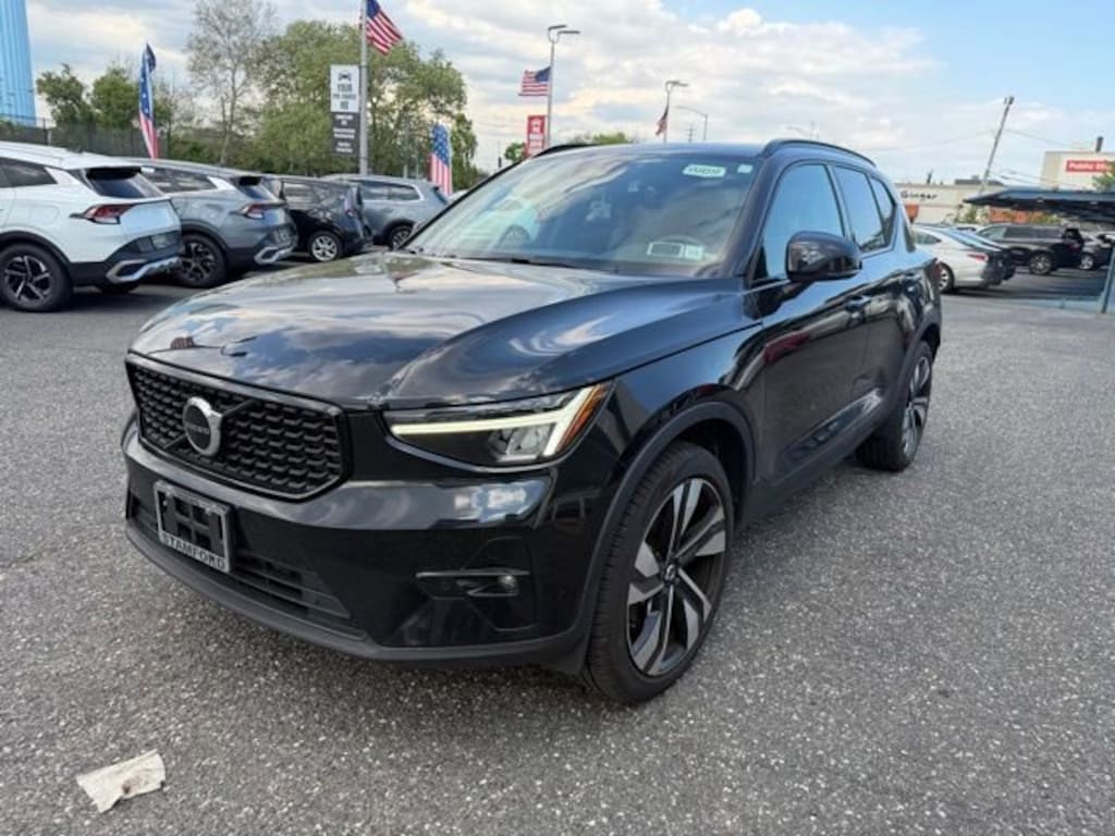 Certified 2023 Volvo XC40 B5 AWD Plus Dark SUV