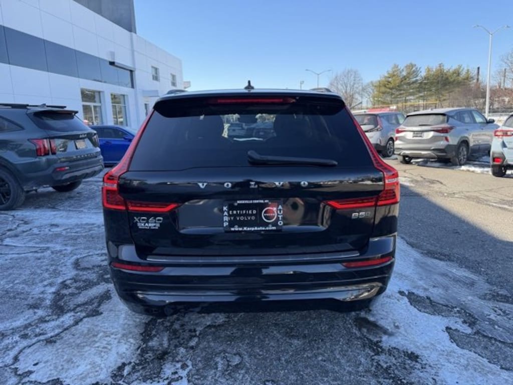 Used 2022 Volvo XC60 B5 AWD Momentum SUV