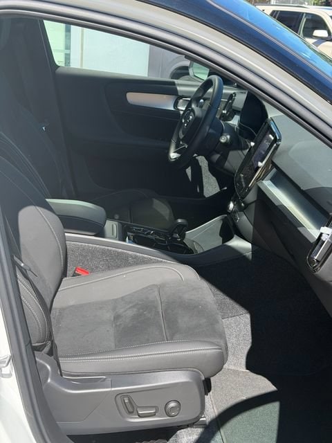 2026 Volvo XC40 Core - Photo 8