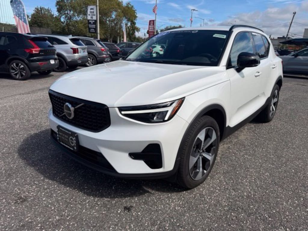 Certified 2024 Volvo XC40 B5 Core Bright SUV