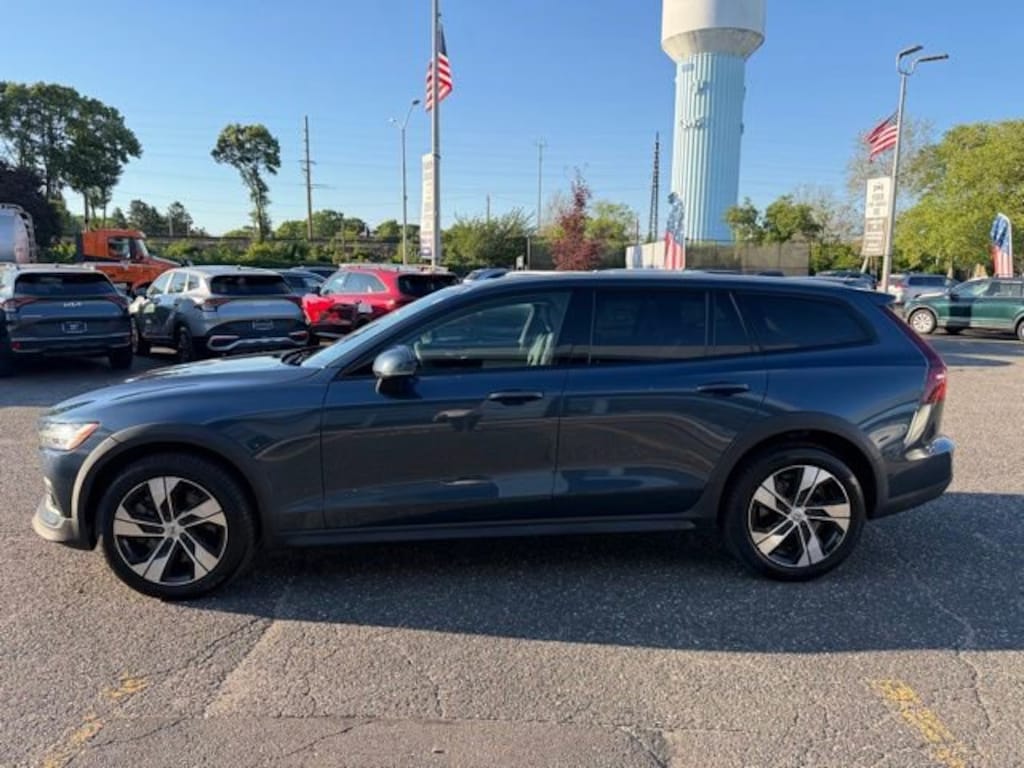 Used 2022 Volvo V60 Cross Country T5 AWD Wagon