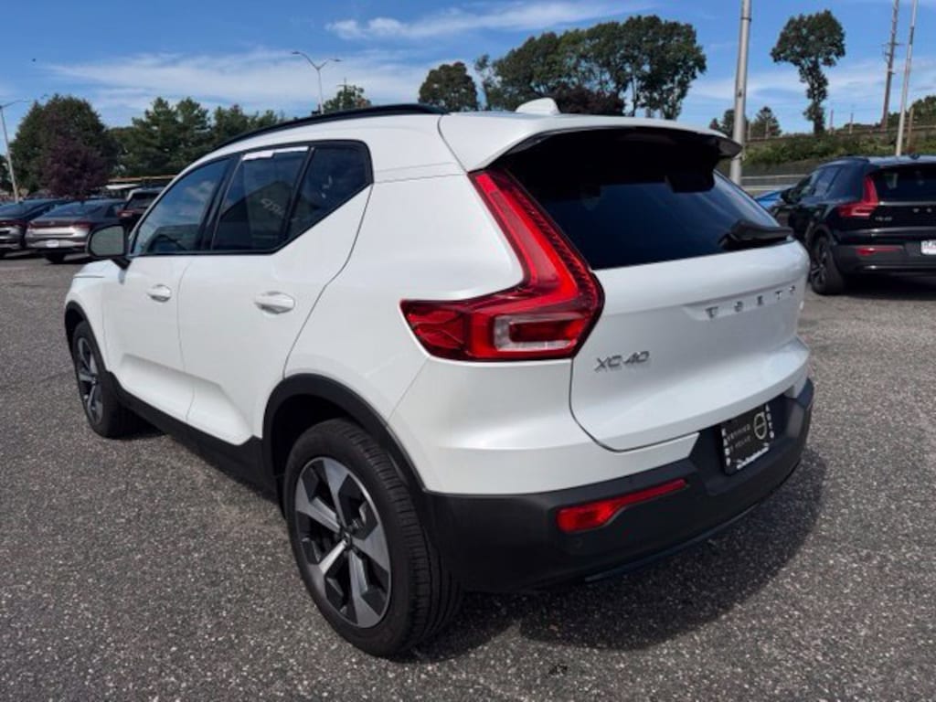 Certified 2024 Volvo XC40 B5 Core Bright SUV