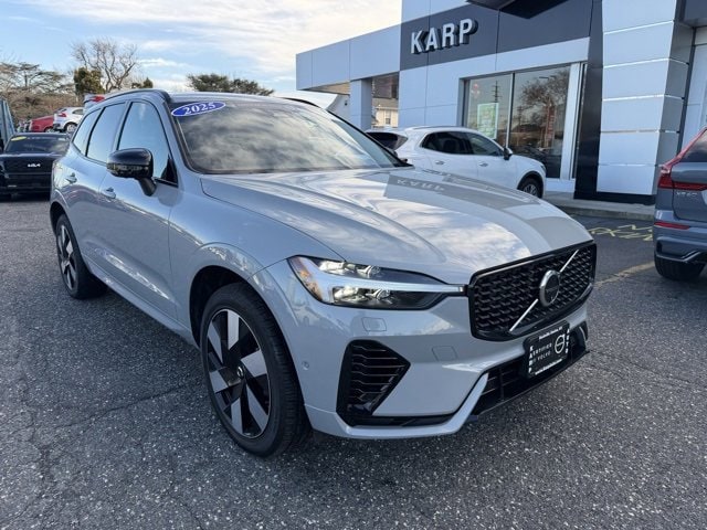 2025 Volvo XC60 Plus's photo