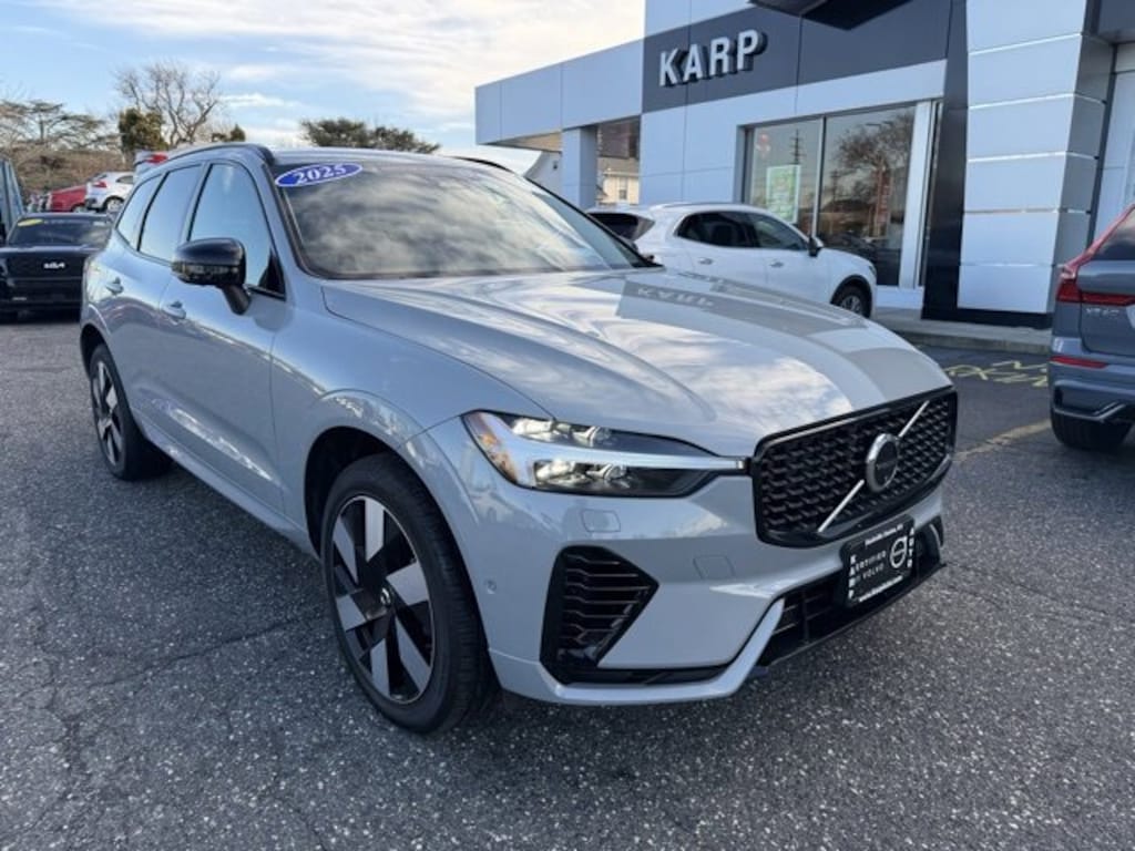 Used 2025 Volvo XC60 plug-in hybrid T8 Plus SUV