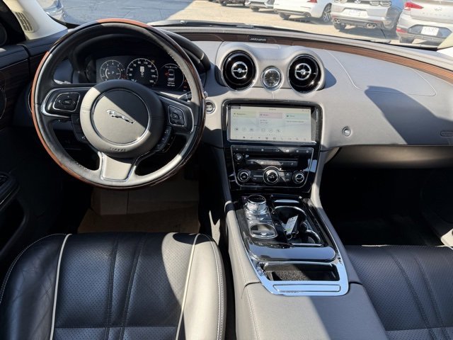 2018 Jaguar XJ R-Sport photo 2