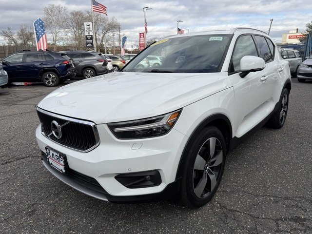 2020 Volvo XC40 Momentum's photo
