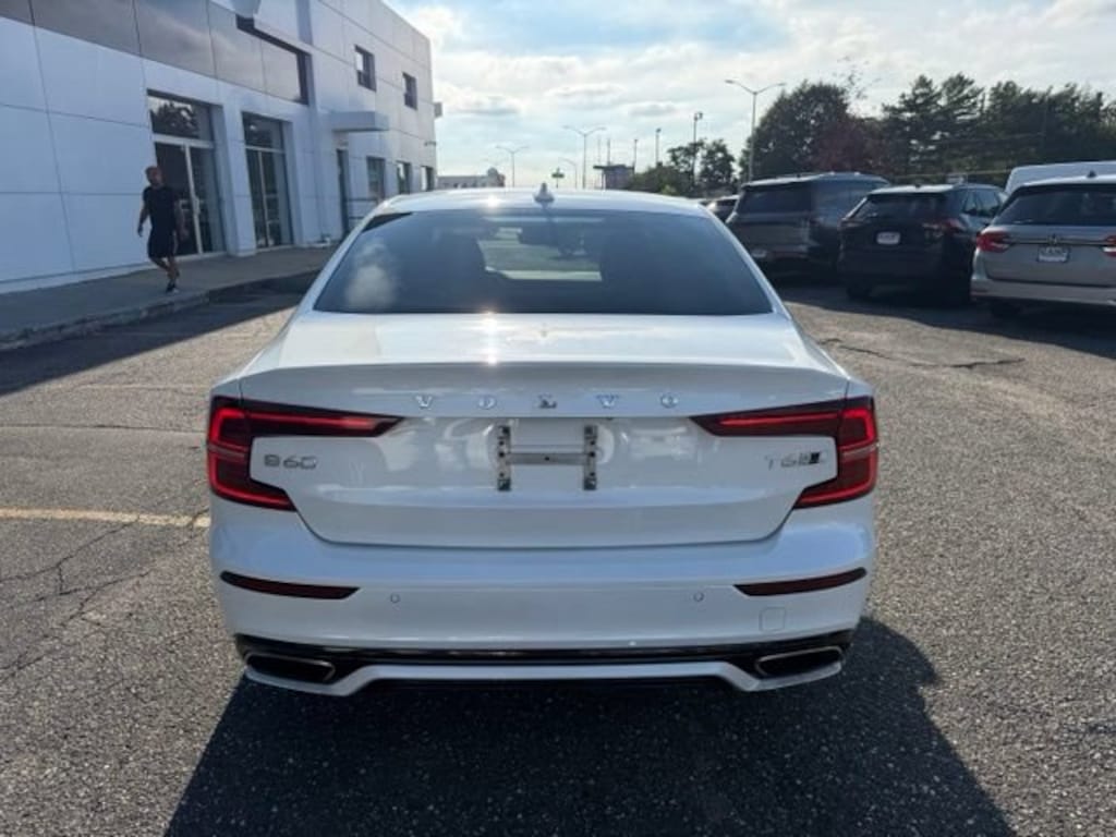 Used 2019 Volvo S60 T6 R-Design Sedan