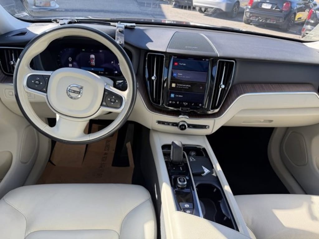 Certified 2022 Volvo XC60 B5 AWD Momentum SUV