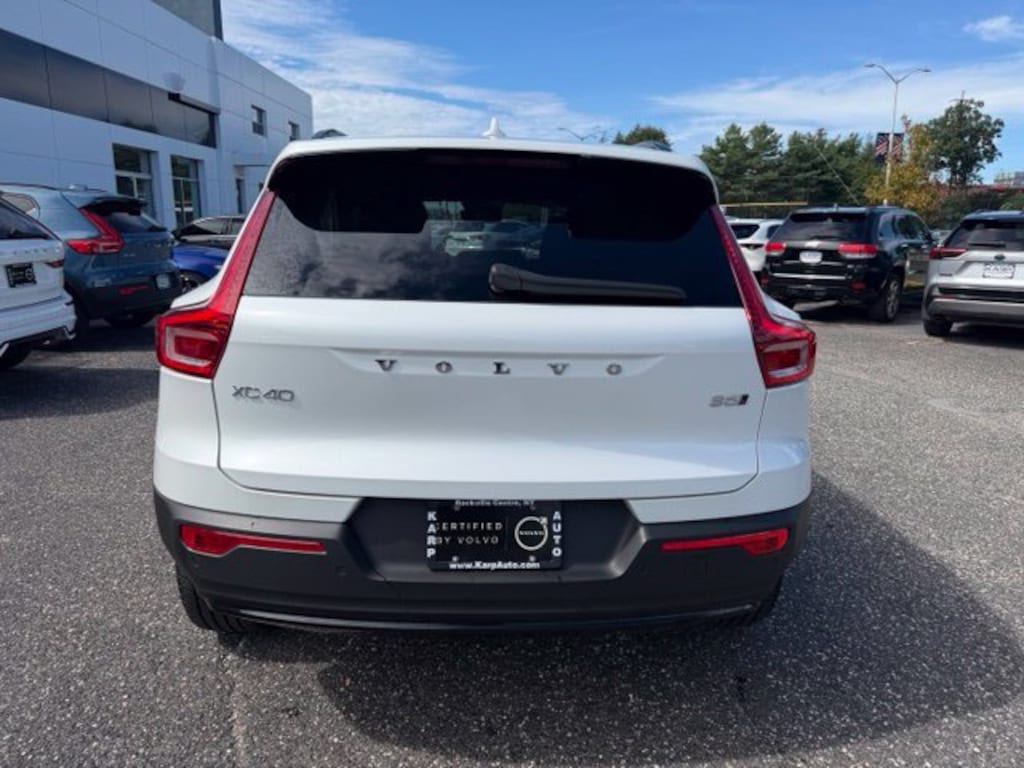 Certified 2024 Volvo XC40 B5 Core Bright SUV