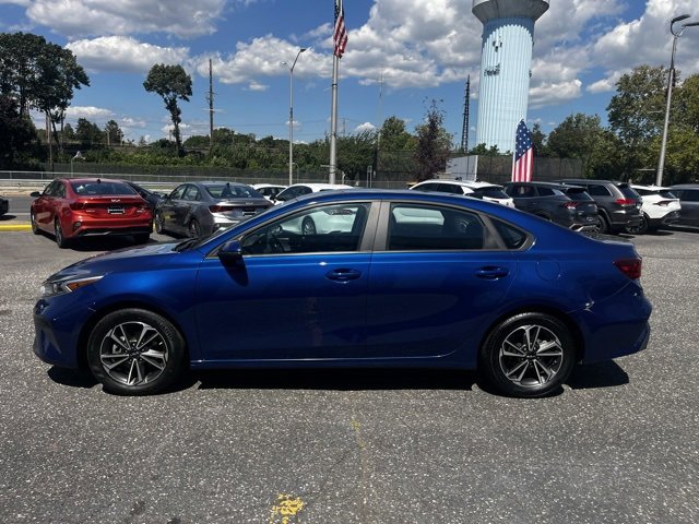 2023 Kia Forte LXS photo 2