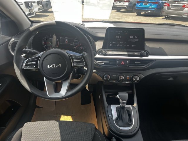 2023 Kia Forte LXS photo 2