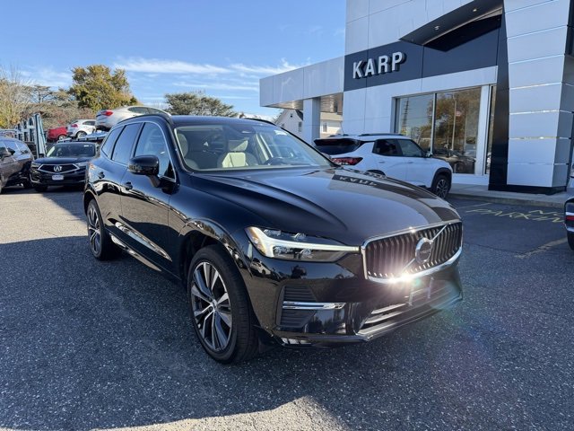 2022 Volvo XC60 Momentum's photo