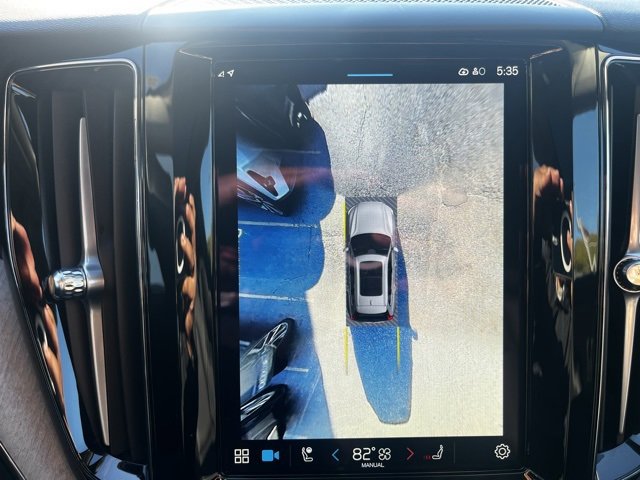 2025 Volvo XC60 B5 Plus photo 4
