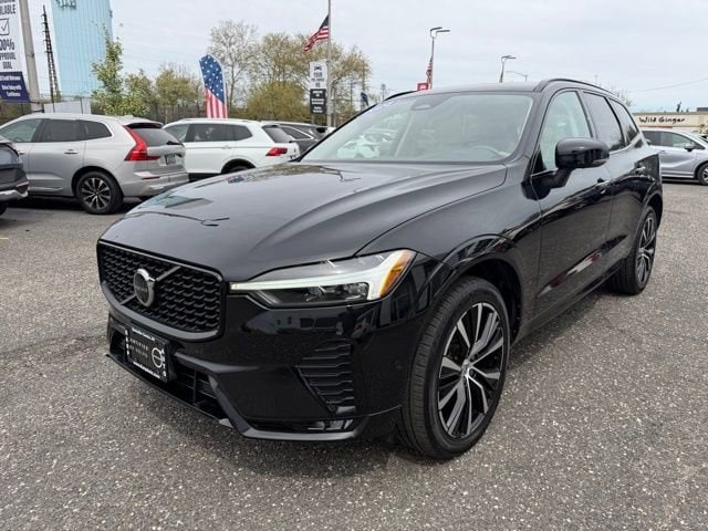 2024 Volvo XC60 B5 Plus Dark Theme AWD's photo