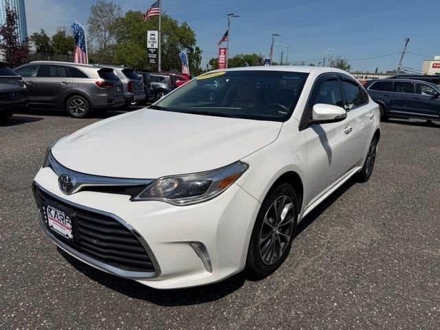 2016 Toyota Avalon XLE's photo