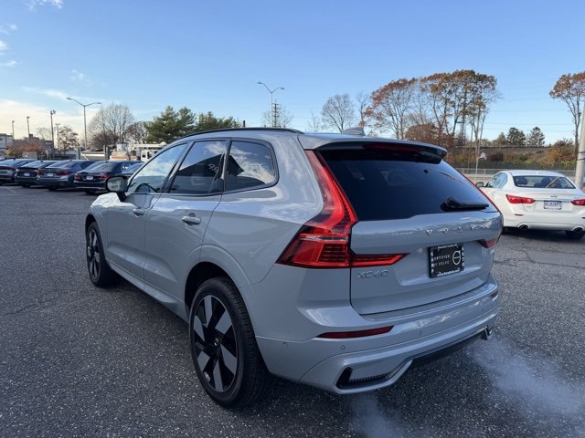 2025 Volvo XC60 T8 Plus photo 3