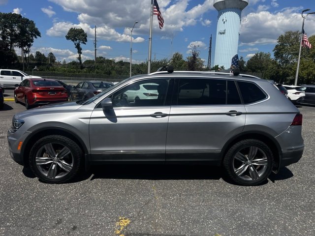 2019 Volkswagen Tiguan SEL Premium photo 2