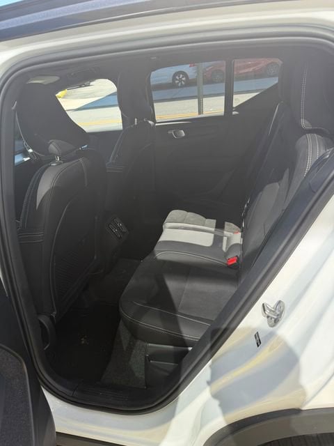 2026 Volvo XC40 Ultra Black Edition - Photo 9