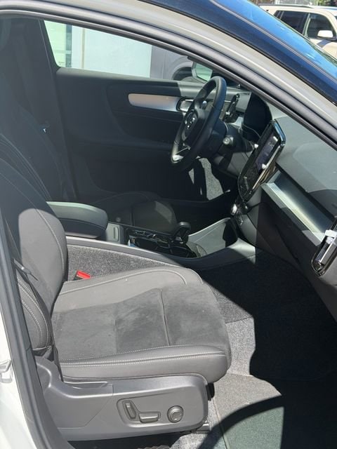 2026 Volvo XC40 Ultra Black Edition - Photo 8