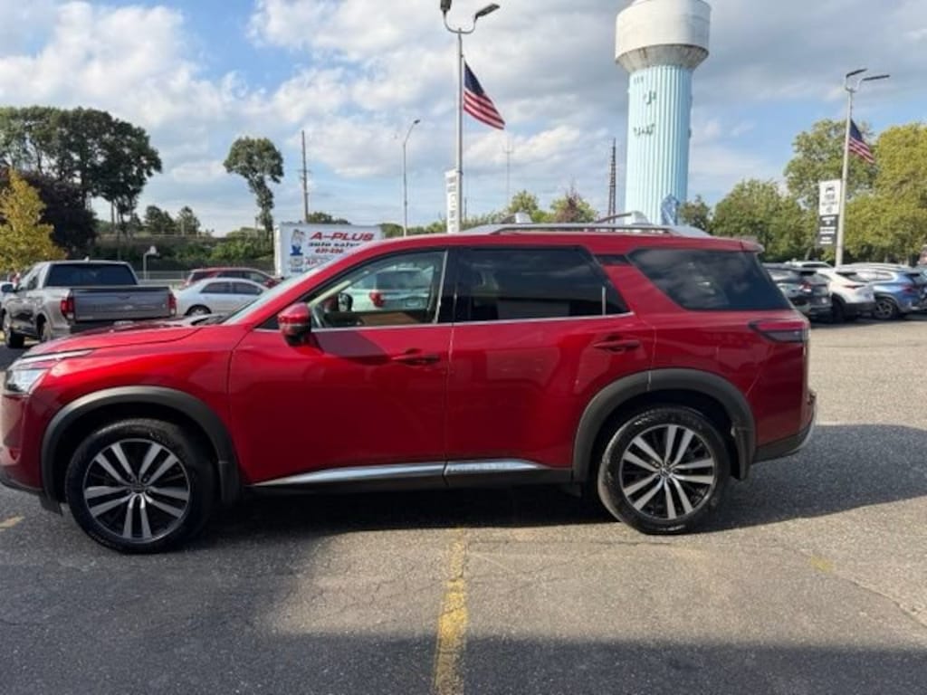 Used 2023 Nissan Pathfinder Platinum SUV