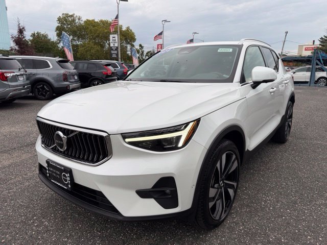 Used 2024 Volvo XC40 B5 Plus Bright SUV